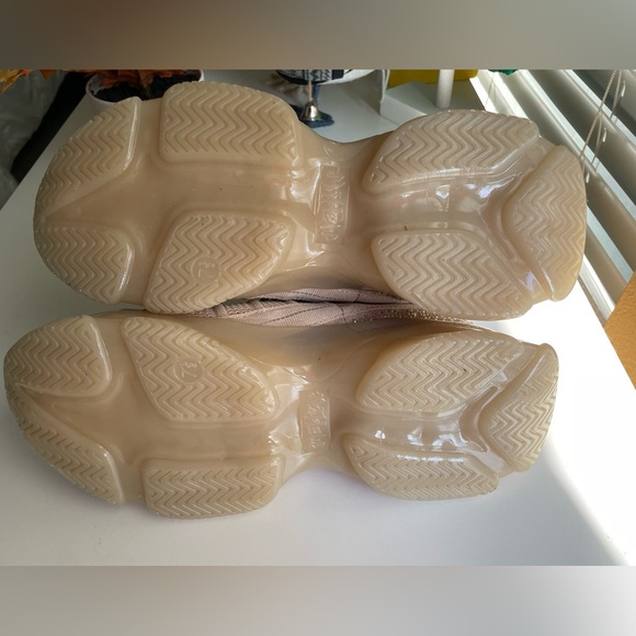 Mad Love Women's Mandy
Sneakers - Beige 7.5 - Picture 8 of 8